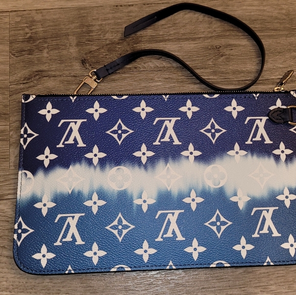 Louis Vuitton Escale Collection Neverfull Pouch - Picture 4 of 8